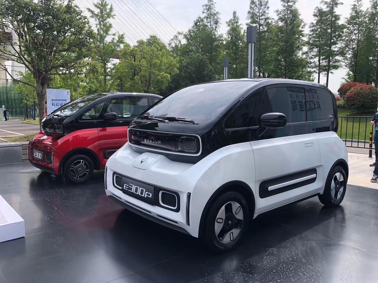 这款科幻座驾（新宝骏E300/E300P）的车主多半会是漂亮小姐姐吧，设计时尚新