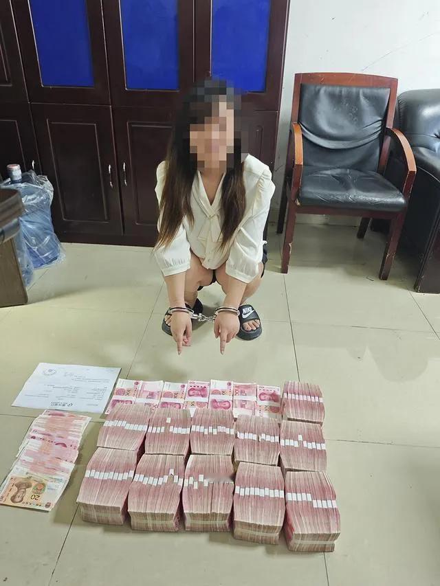 女子银行的大额取款导致了许多欺诈案件，警方扣押了数百万涉及欺诈的现金


天津女