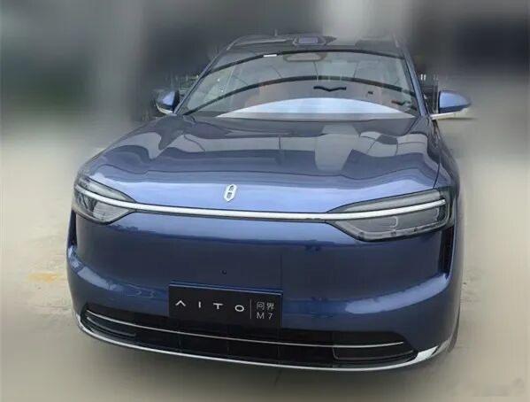 问界M7销售反馈：1，这家店最好卖的颜色是黑色，配置选择主要是Max，其中增程版