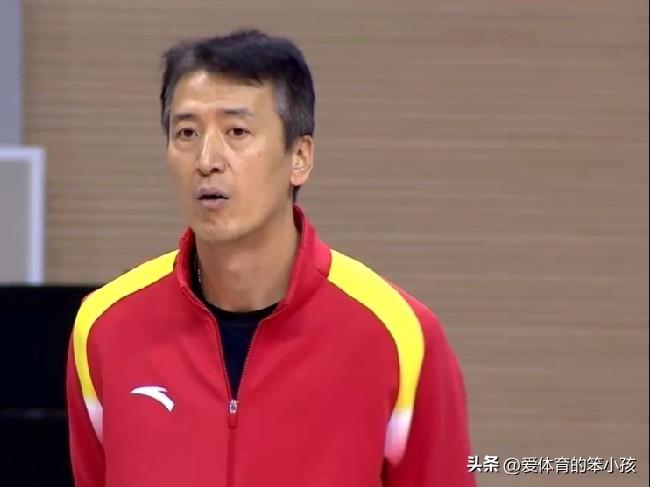 排超联赛的赛场上，转眼迎来了冠亚军争夺战的首场对决，交锋的双方是主场作战的江苏中