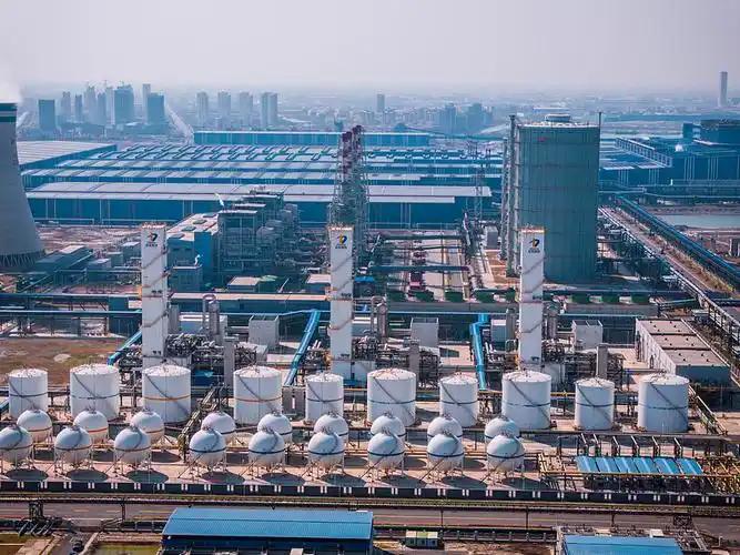 每一个职业工作人员，一定要坚守自己的岗位底线和职业良知。

不该自己赚的钱，一定