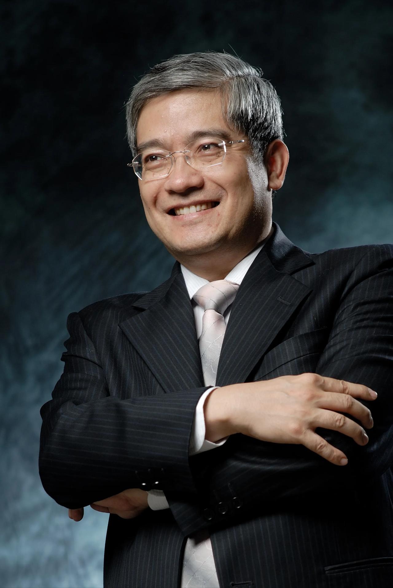 经济学家郎咸平说，说个笨学生的故事吧，斯坦福大学有个学生，很笨，考试总是最后几名