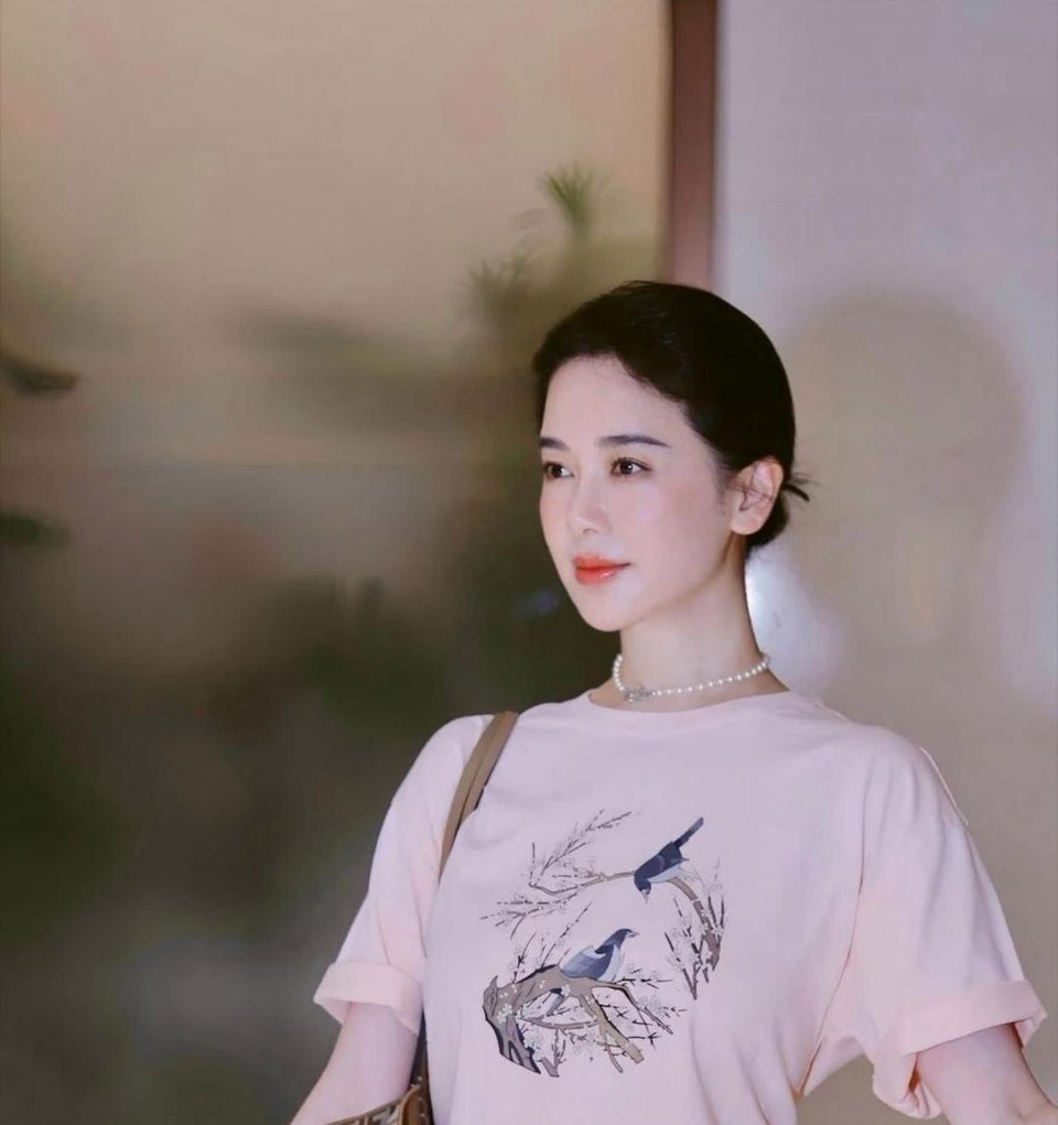 左小青做了医美后，颜值更高，身材也超棒 