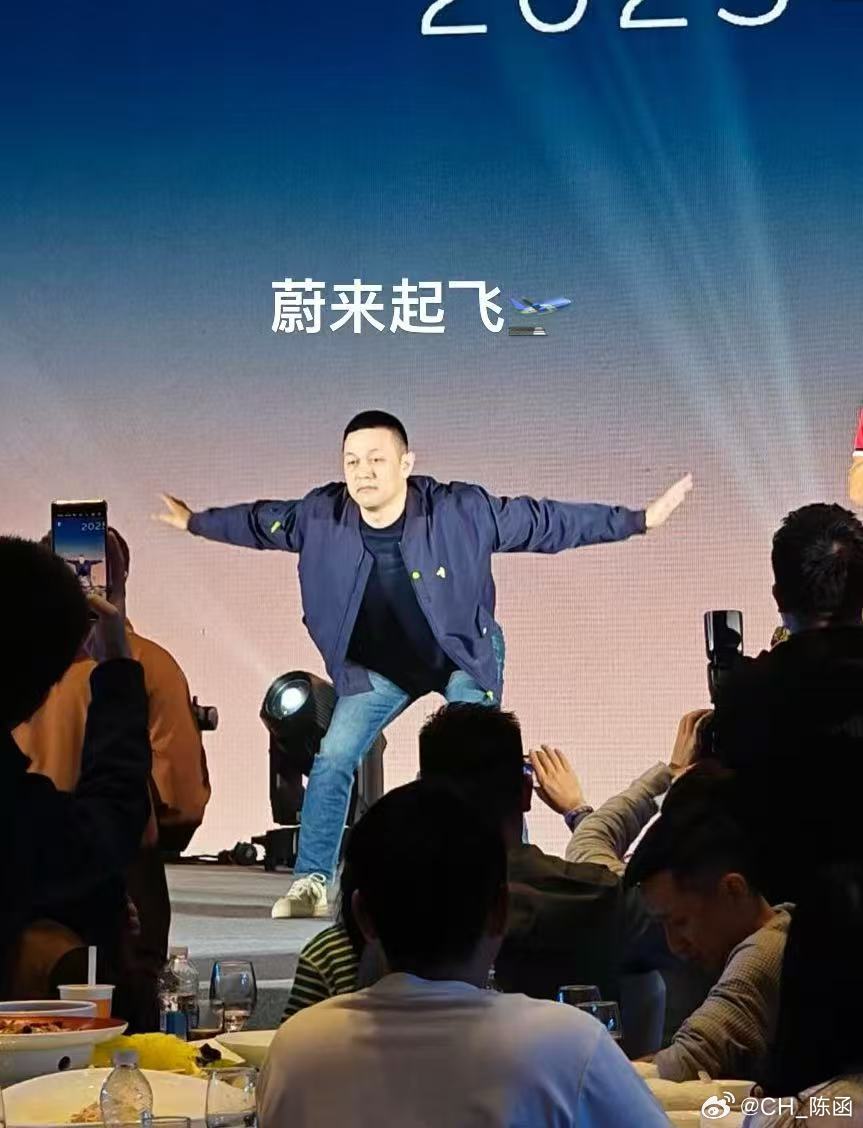 刚落地就看到这个图“蔚来起飞🛫”这又是谁干的？[允悲][允悲][允悲] ​​​