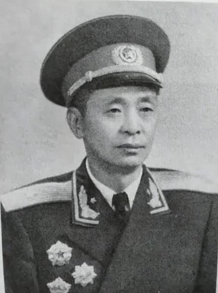 1957年开国少将三次请辞：脑袋留有弹片不宜做官，执意回乡务农，29年后举国敬佩