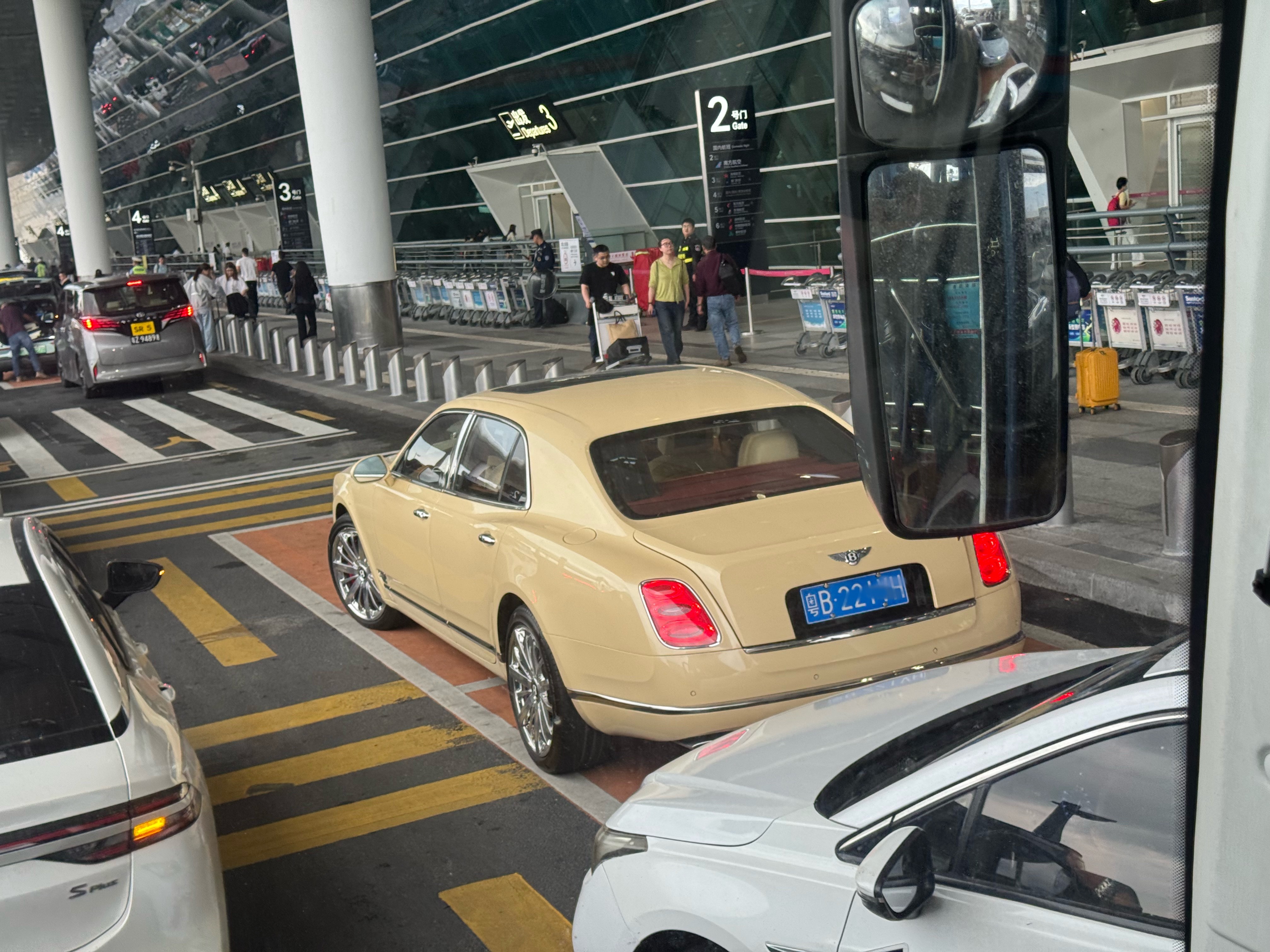 还得是深圳！这台宾利慕尚的颜色非常特别绝版了李楠说道李楠说道宾利大v聊车汽车笔记