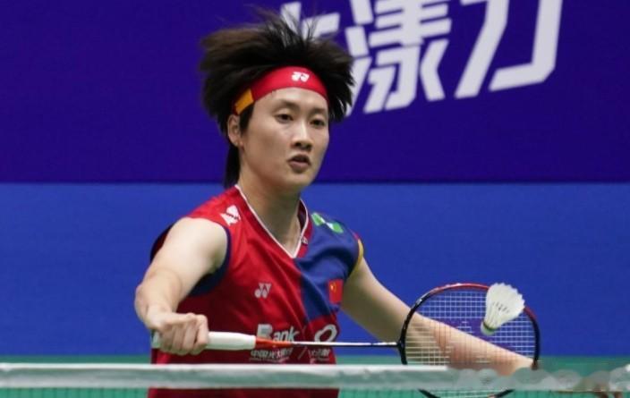 2-0！连汗都没出，耗时24分钟，陈雨菲开门红，下轮静待东道主！
陈雨菲以2-0