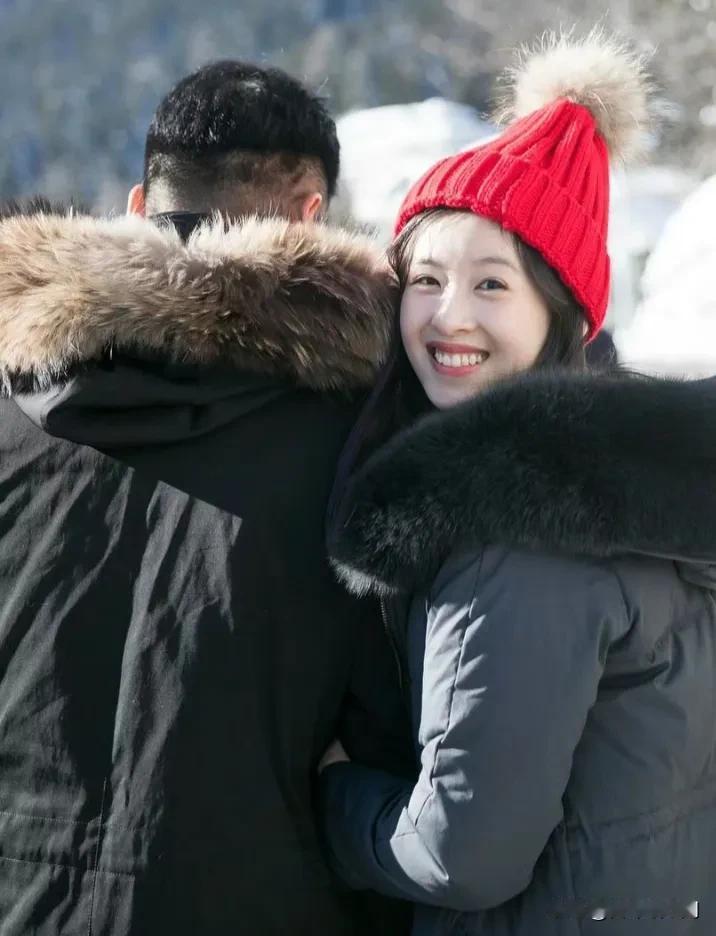 当年，章泽天这回眸一笑，算是把我迷住了，怎么会有如此灵动的女孩子，知道自己要什么