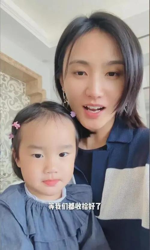李亚鹏妻子海哈金喜自曝经济承压，携全家搬离大平层

近日，海哈金喜发布搬家视频，