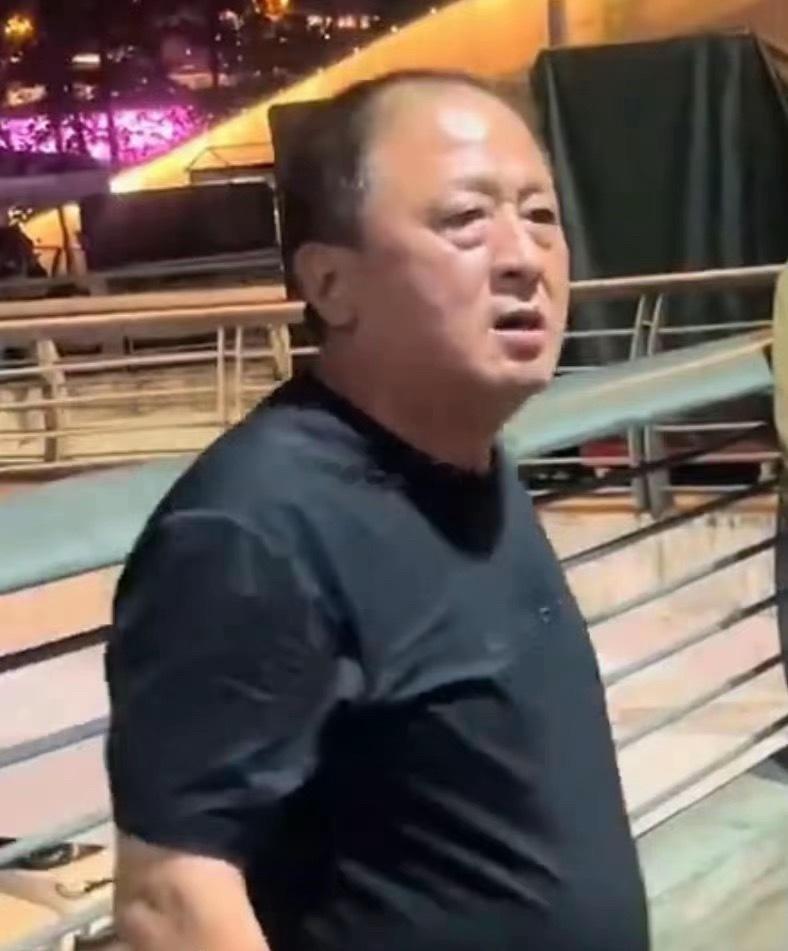小奶狗被主人2次狠摔致死小狗有什么错！！它觉得自己今天有家了，却不知道是自己在世