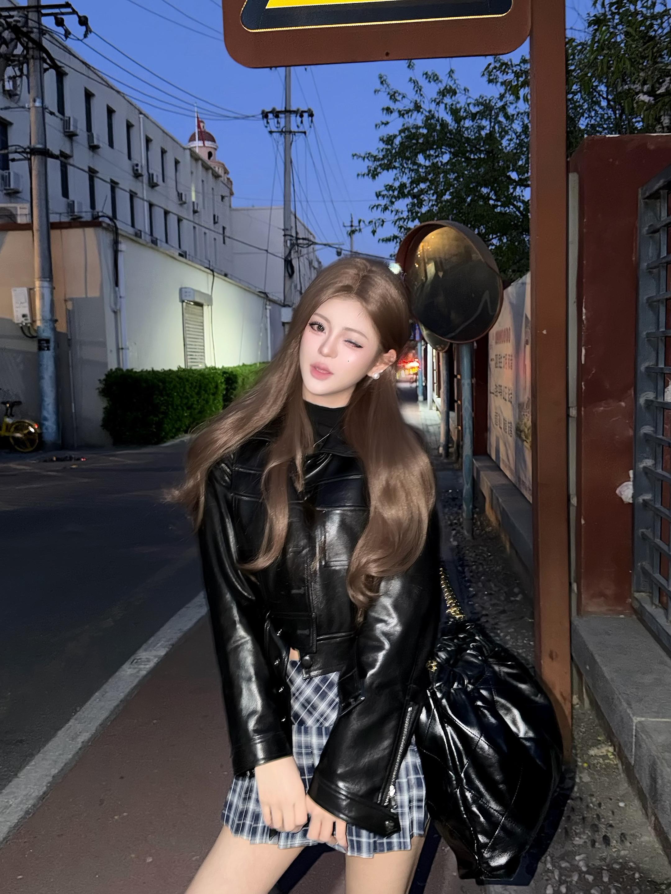 需要一双在人声鼎沸时望向我的眼睛