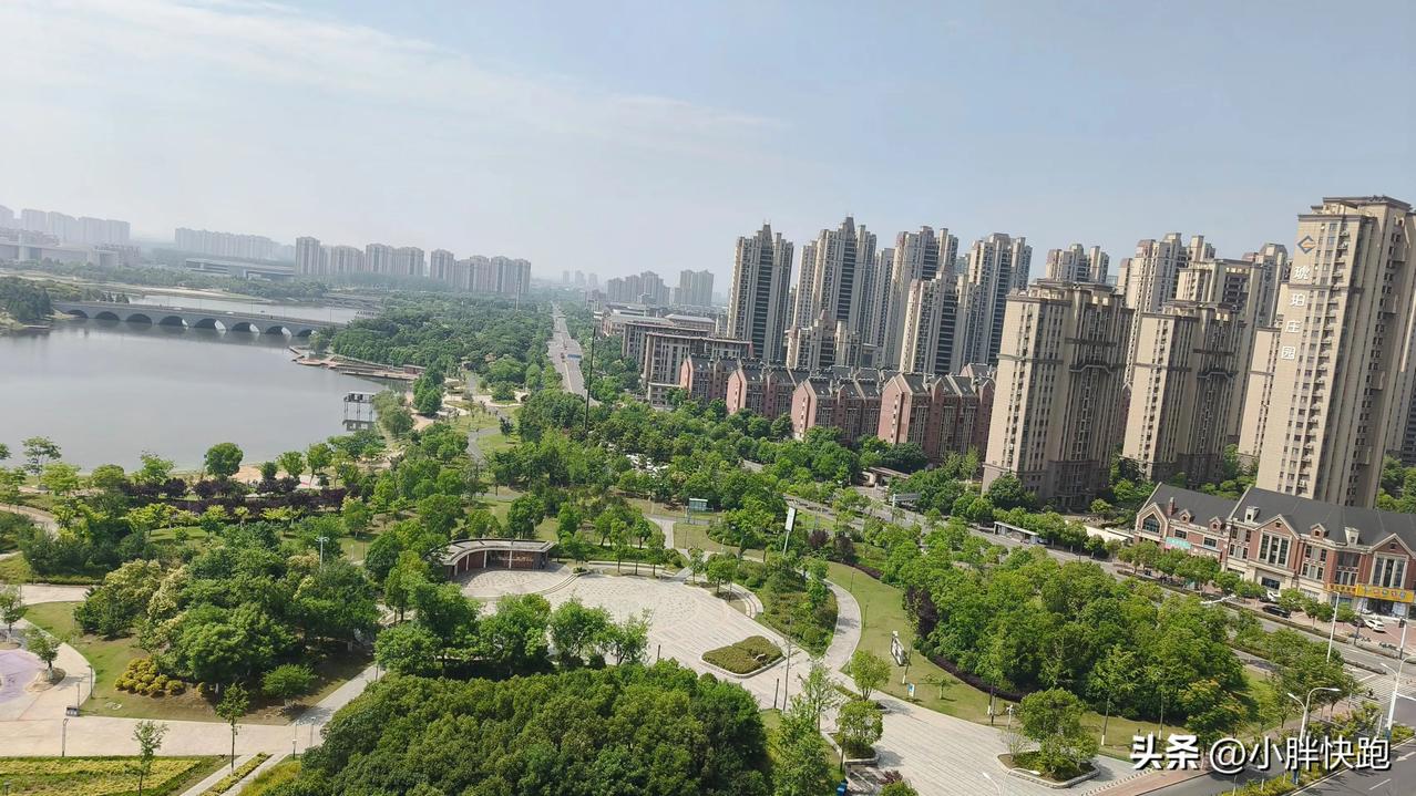 婆婆经常说公公啥都不干，天天拌嘴吵架，于是我就很烦公公，于是我很心疼她，再后来我