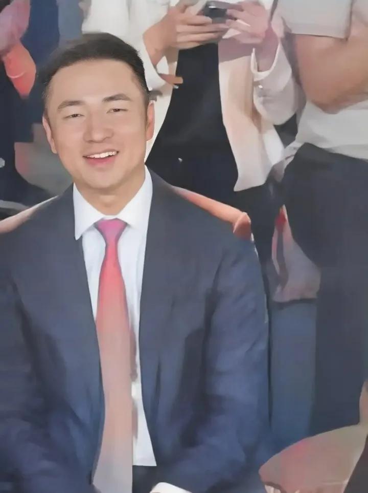 身价380亿的赖俊霖总裁高价请偶像王心凌唱歌，这个广告打得太值了！

赖俊霖总裁