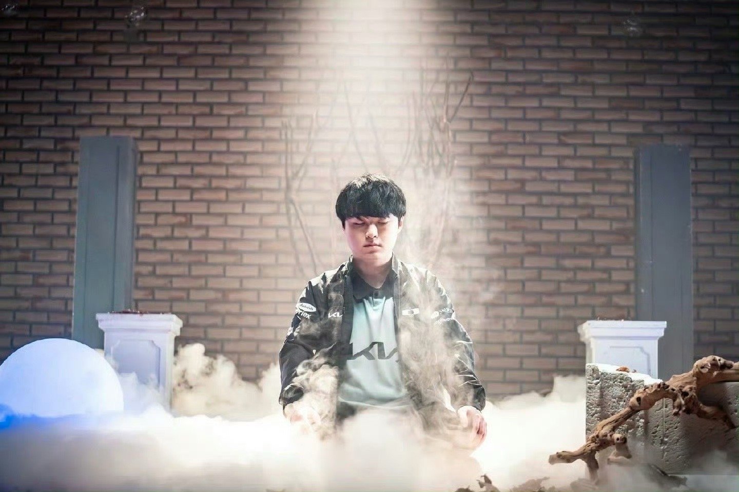 我们有机会采访到ShowMaker和Smash选手 大家有没有什么想问两位选手的