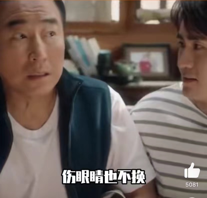 杨玏巧破父亲旧物执念 没想到杨玏这么机灵，一招巧破父亲旧物执念。他俩互动那场面，