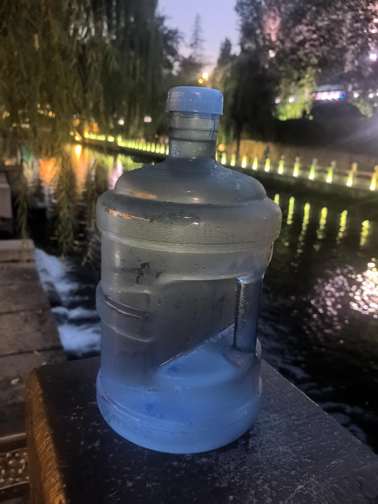 雨后的泉城黑虎泉
打壶泉水喝