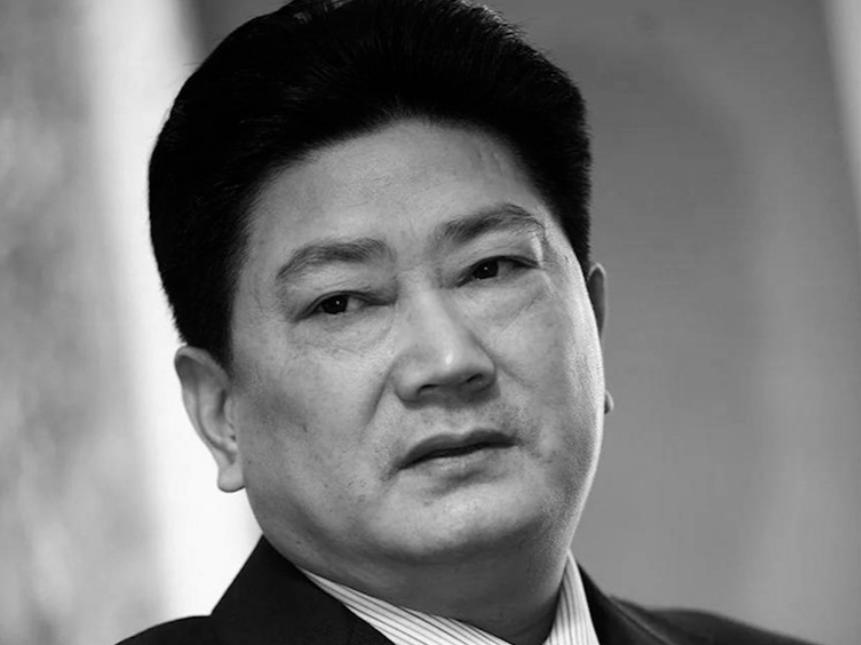 最近的李途纯，精力都耗在了两枚价值十亿的商标上。“太子”“日出” 这两个当年砸十