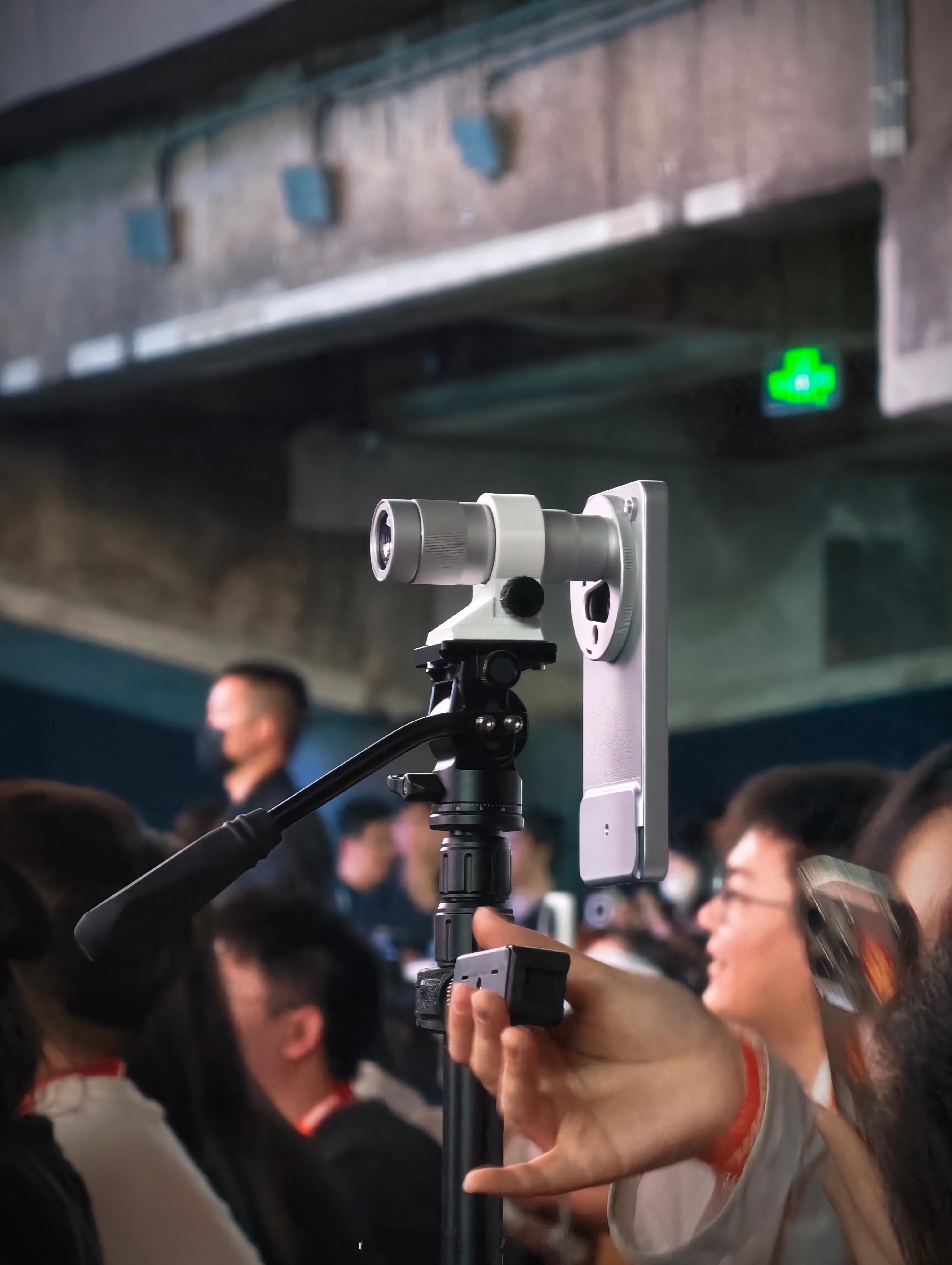 我觉得 vivo 可以整个这种广告词了：『有明星的地方，就有 vivo』 （不管