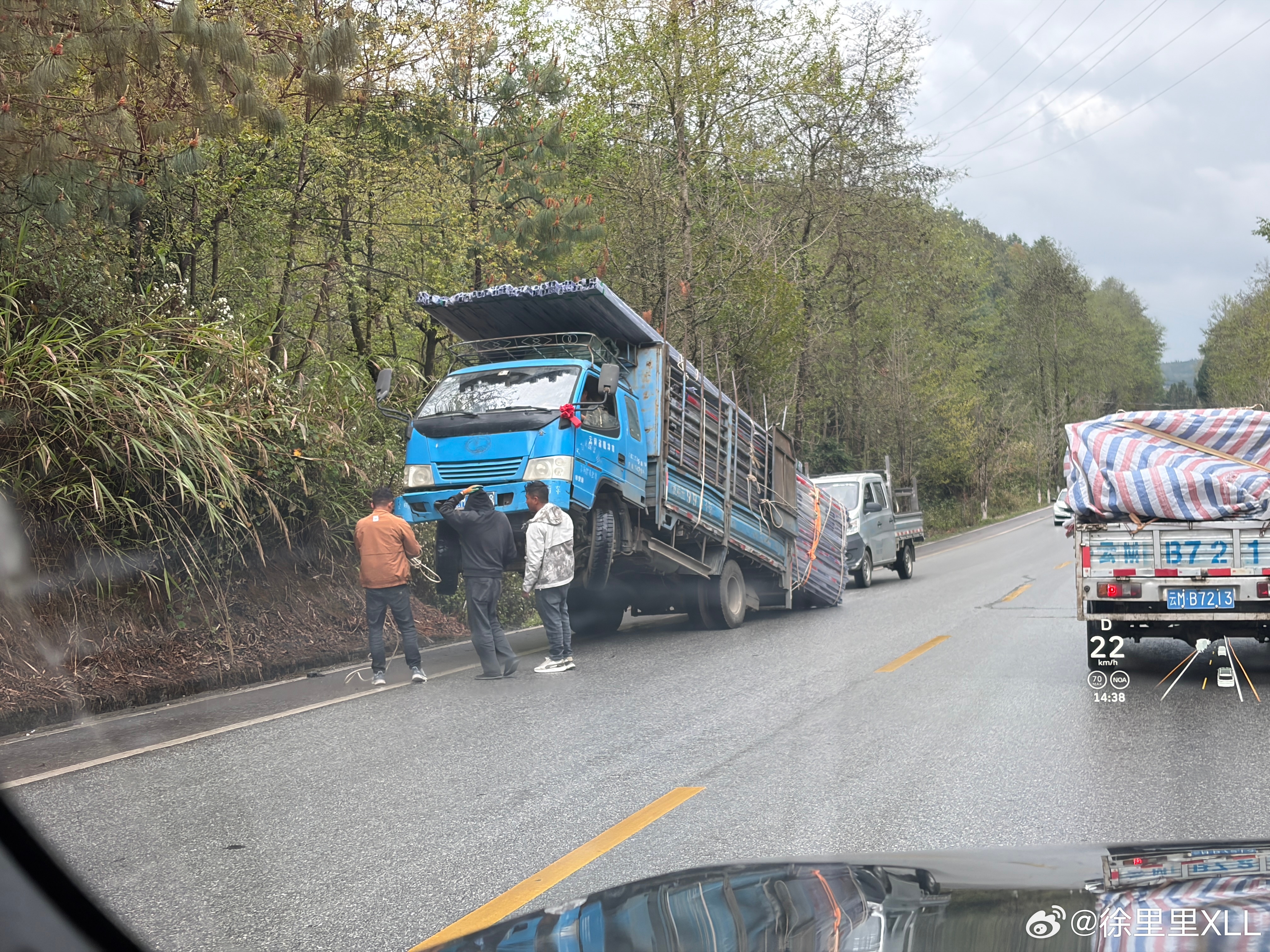纯电车型、特别是纯电轿车，想要提高续航，最好还是通过提高电池能量密度的办法。一味
