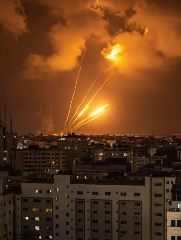 从嚣张到狼狈！以色列终于承认，在12天战争，有75枚伊朗中程弹道导弹直接命中以色