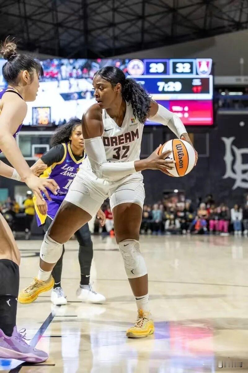 刚刚从山东女篮得到消息，外援仙扬·帕克今天下午发烧，对阵山西女篮的主场比赛无法登