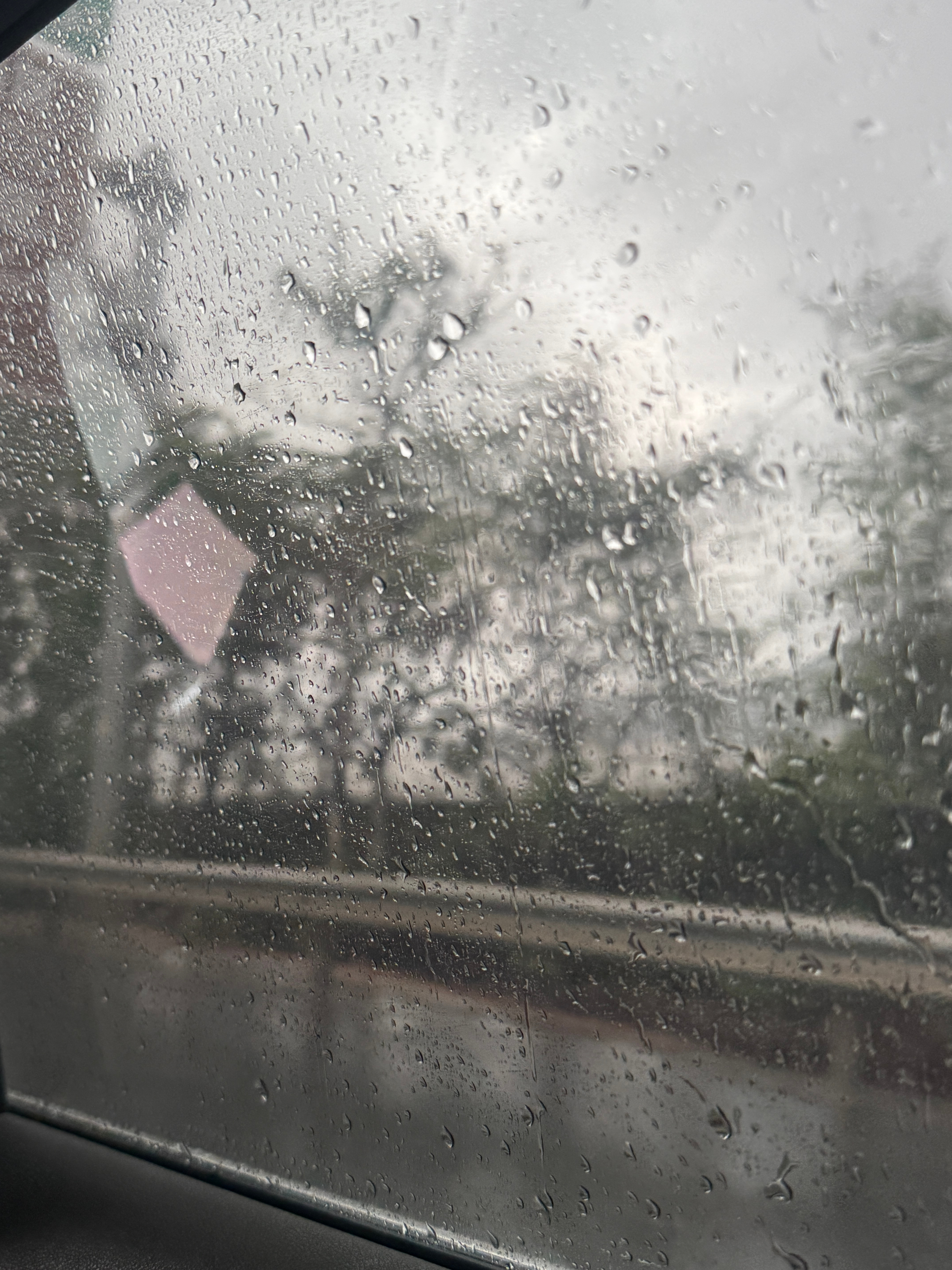 三亚你…落地就暴雨啊🌧️🌧️🌩️🌩️好的遇水则发哈 五月第☝🏻天就是极