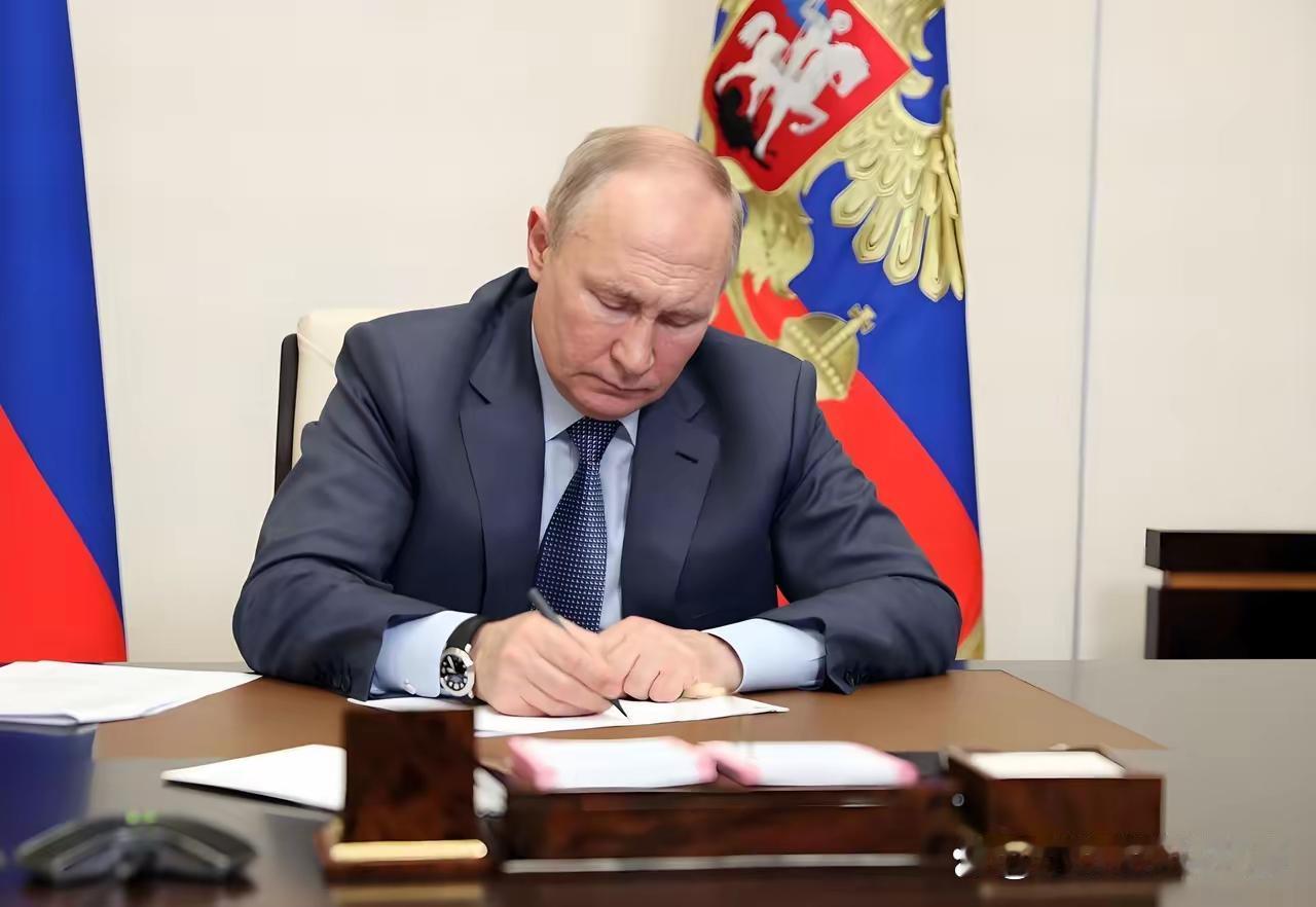 北极这片冰天雪地最近可是成了国际舞台上的香饽饽。就在1月23日，普京和莫斯科物理