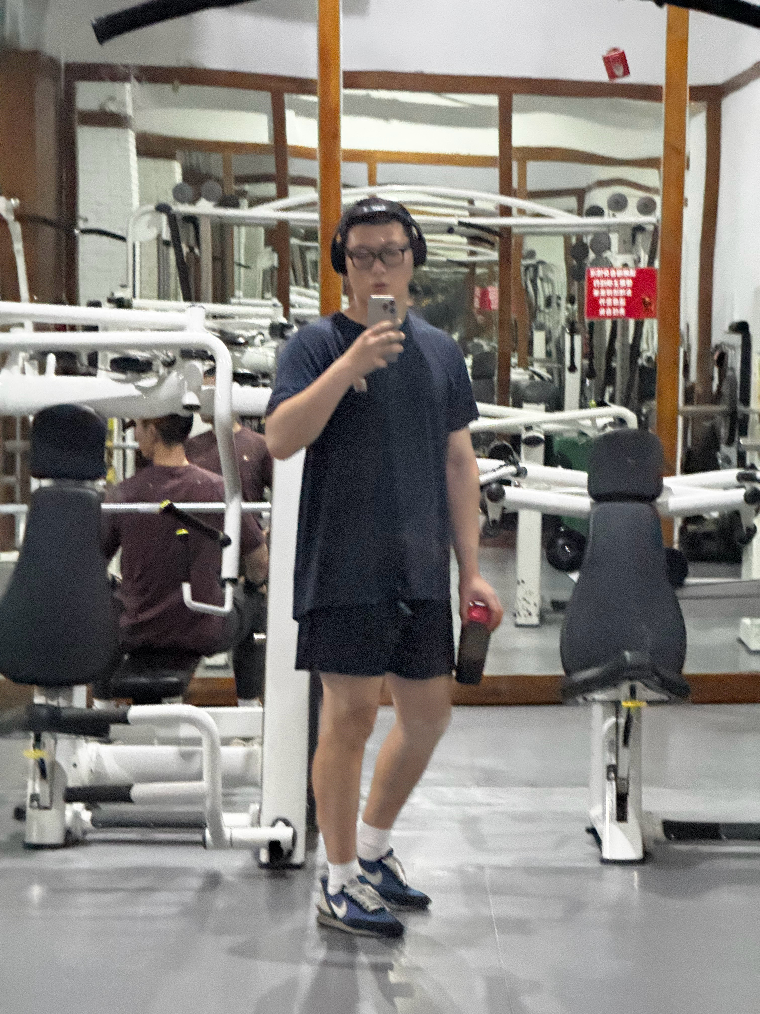 今日练完～希望晚上能睡个好觉，这样明天还能继续。真是到岁数了得注意休息了健身打卡
