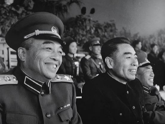 他是“万岁军”军长，我军军史上赫赫有名的战将，他从新兵到团长，只用了八年时间就升
