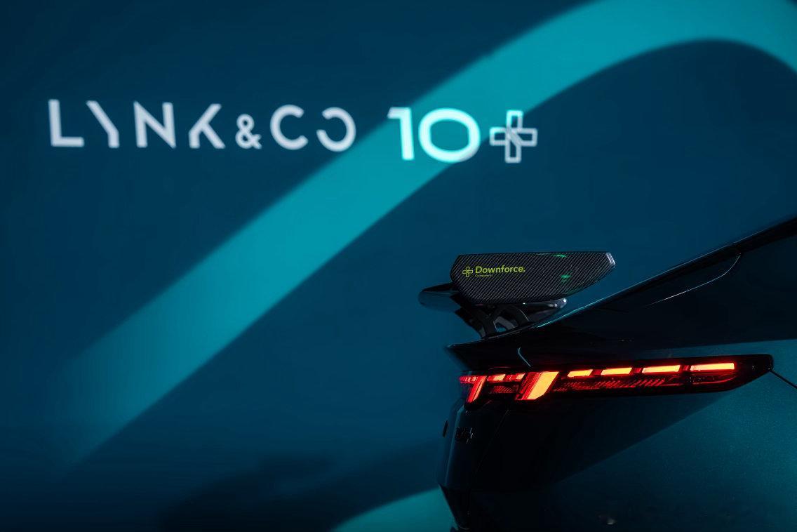 前段时间拍的领克10+真的太帅了 太喜欢了而且相比于普通版本10+运动氛围更棒听