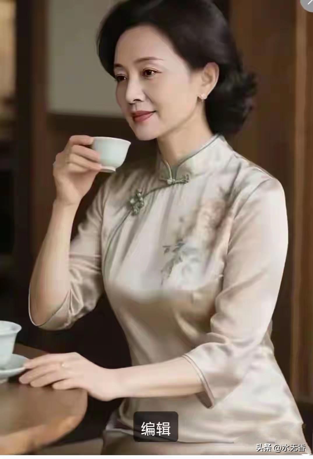 女人什么时候最正经？
  女人在不爱的男人面前最正经。
面对不爱的男人的殷勤，她