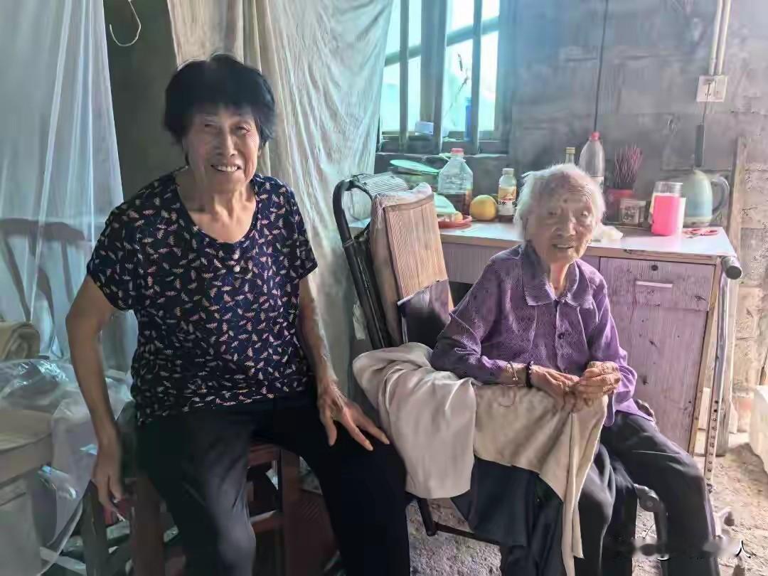 百岁老人的养生大智慧！每天酣睡18小时，小酌老酒安然度余生
老话常说人老觉少，越