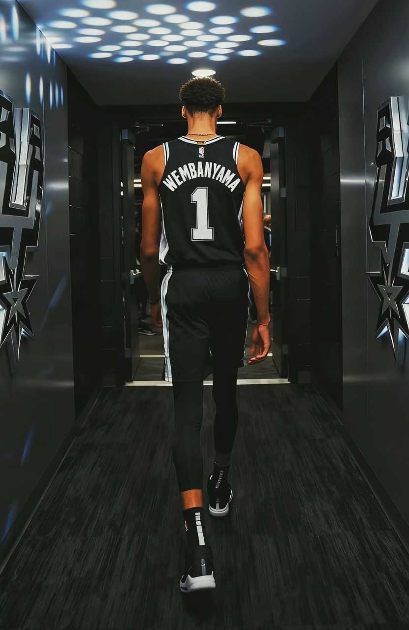 文班亚马健康隐患波什亲身警示圣安东尼奥马刺NBA名宿克里斯·波什结合自身经历，向