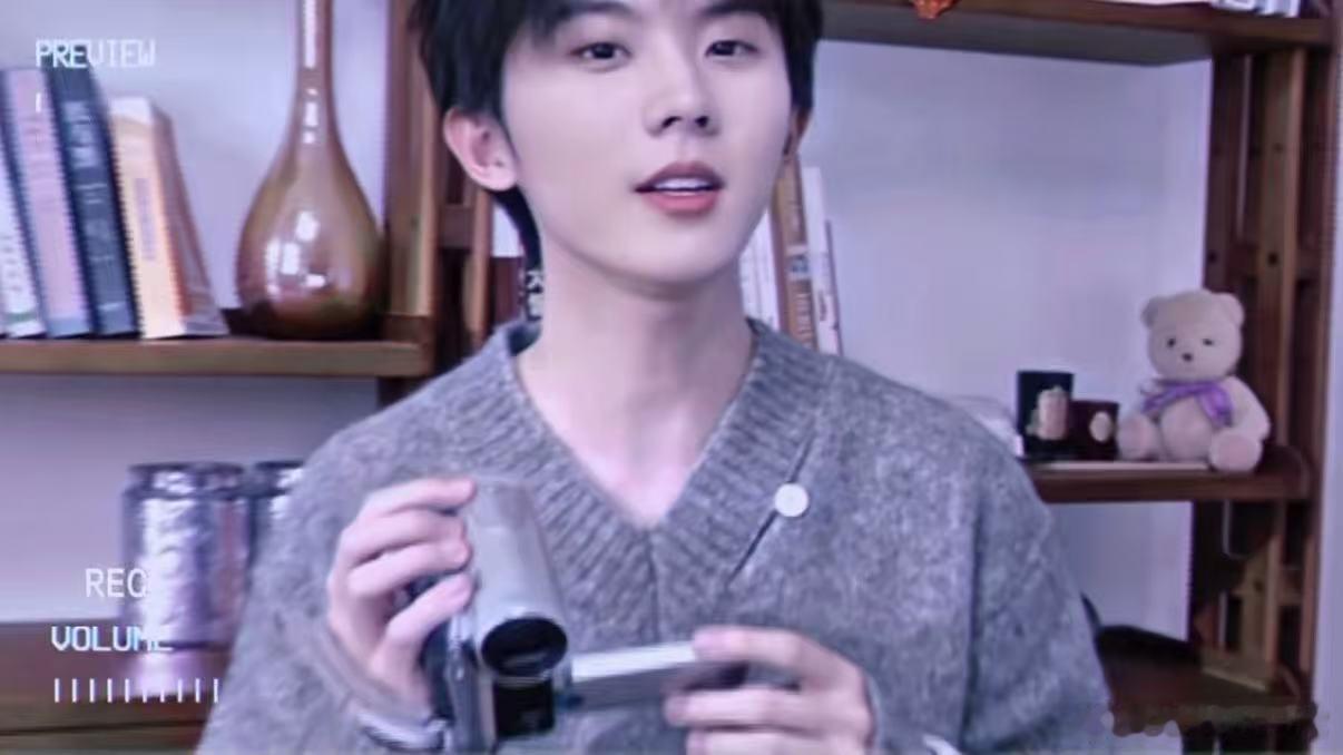 马嘉祺 想留住假期 假期的快乐是马嘉祺给的，翻他的舞台、看他的采访，时间过得飞快