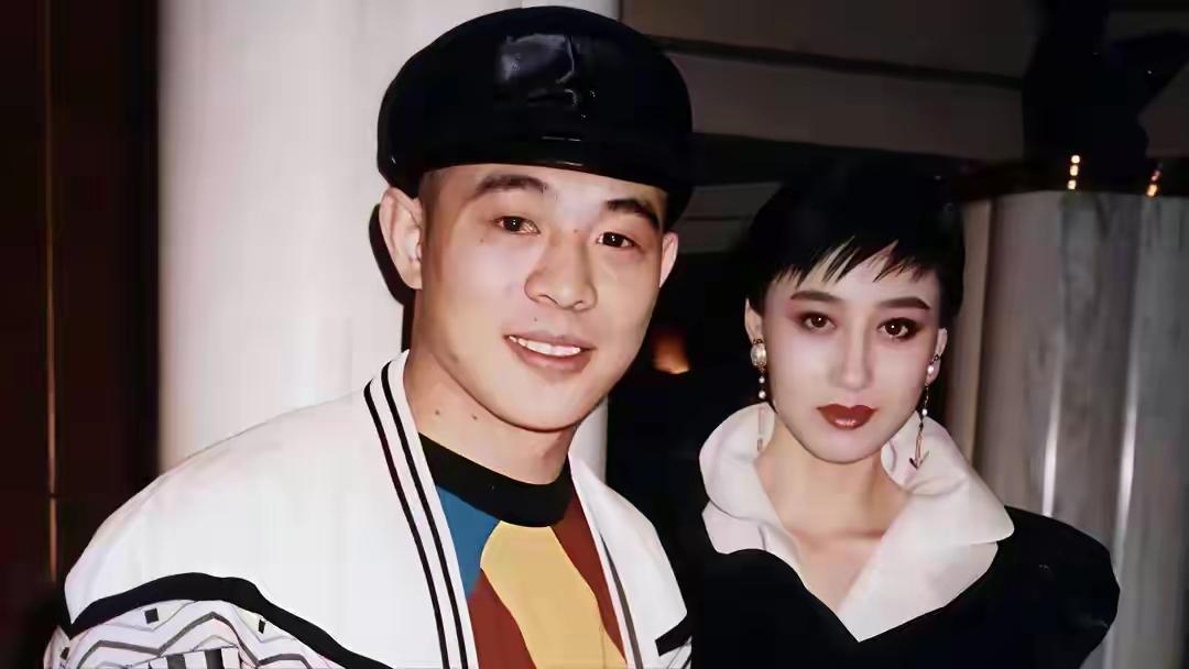 都说李连杰给前妻留了手好牌——那套洛杉矶的房子。可房子市值28万、贷款42万，黄