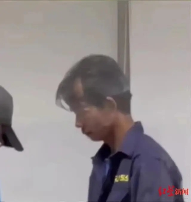 #欲强暴中国29岁女游客的嫌犯已落网# 警方逮捕该男子后，将照片给受害的中国女游