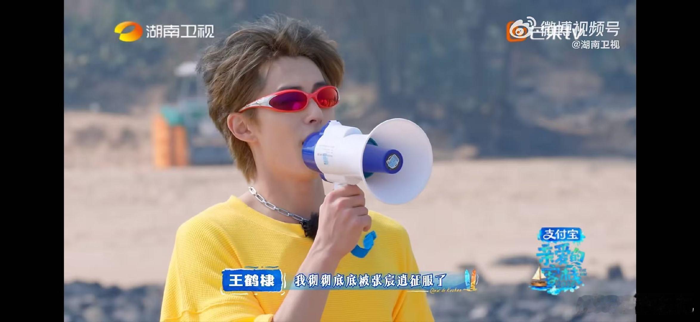 王鹤棣一句话让张宸逍跪了亲爱的客栈王鹤棣一句 “你是大哥我是小弟”，张宸逍直接哐