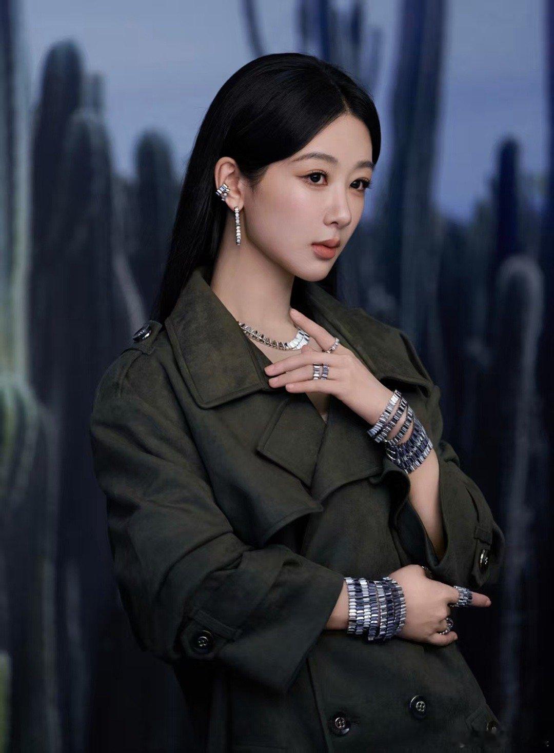 杨紫Apm侧拍杨紫黑长直 杨紫黑长直好美，谁心动了，[哇][哇][哇] ​​​