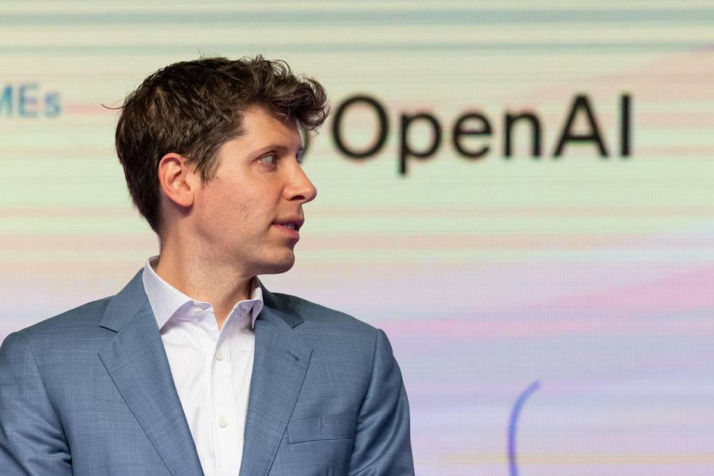OpenAI CEO：AI 应该对你的生活了如指掌

在接受《麻省理工科技评论》