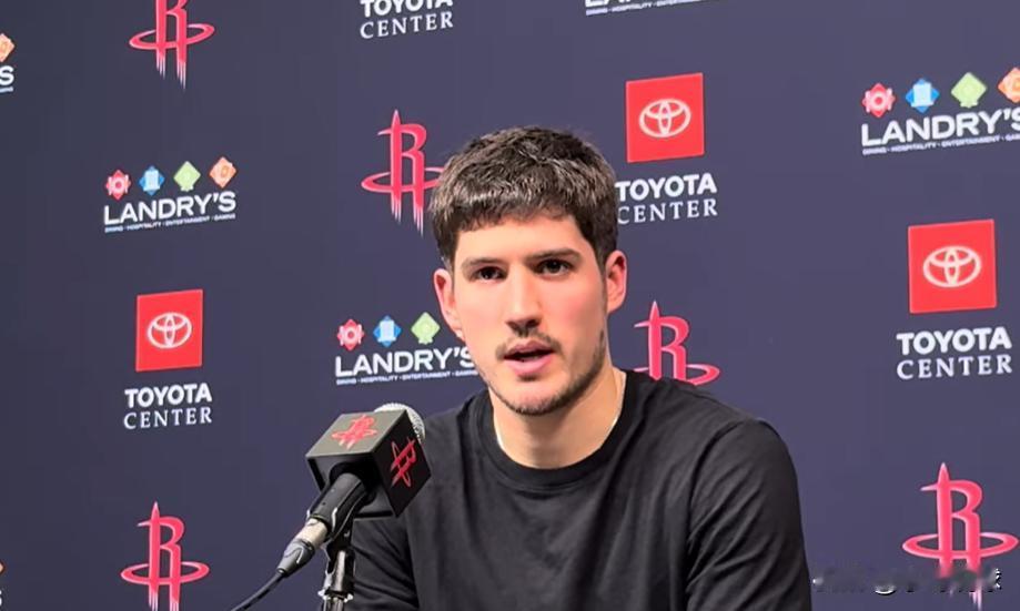 谢泼德被提上首发就投进7记三分创生涯新高
今天，火箭迎战国王，由于阿门因伤缺阵，