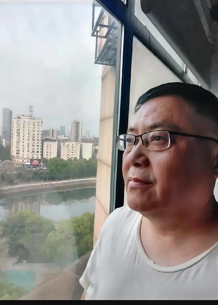 进来一段时间，很多人对我个人问题特别关心，有的网友说:

老王，你要找老伴，你要