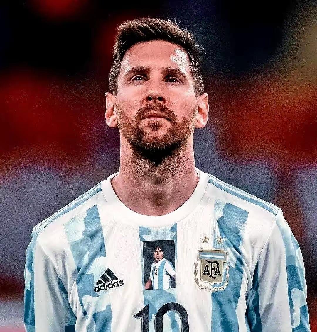 这事没毛病。

吵了三天的梅西踩踏争议，终于等来FIFA官方一锤定音：主裁判没出