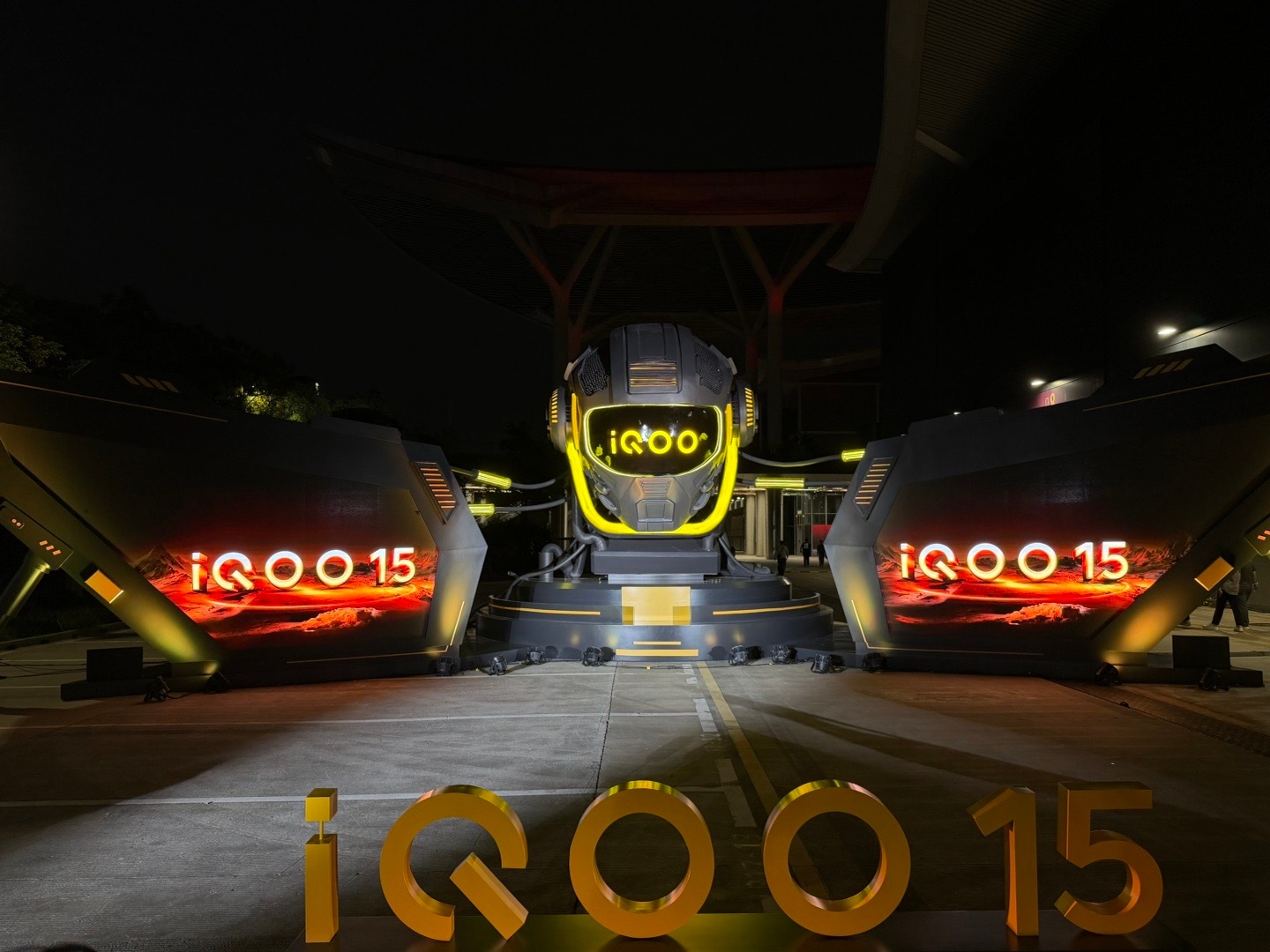 来咯[酷]今晚遇见强劲iQOO 15iQOO15 ​​​