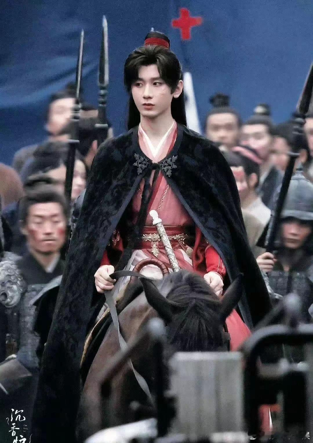 成毅的发型怎么一直都是一尘不变的呀？是驾驭不了其他的发型了吗？ ​​​