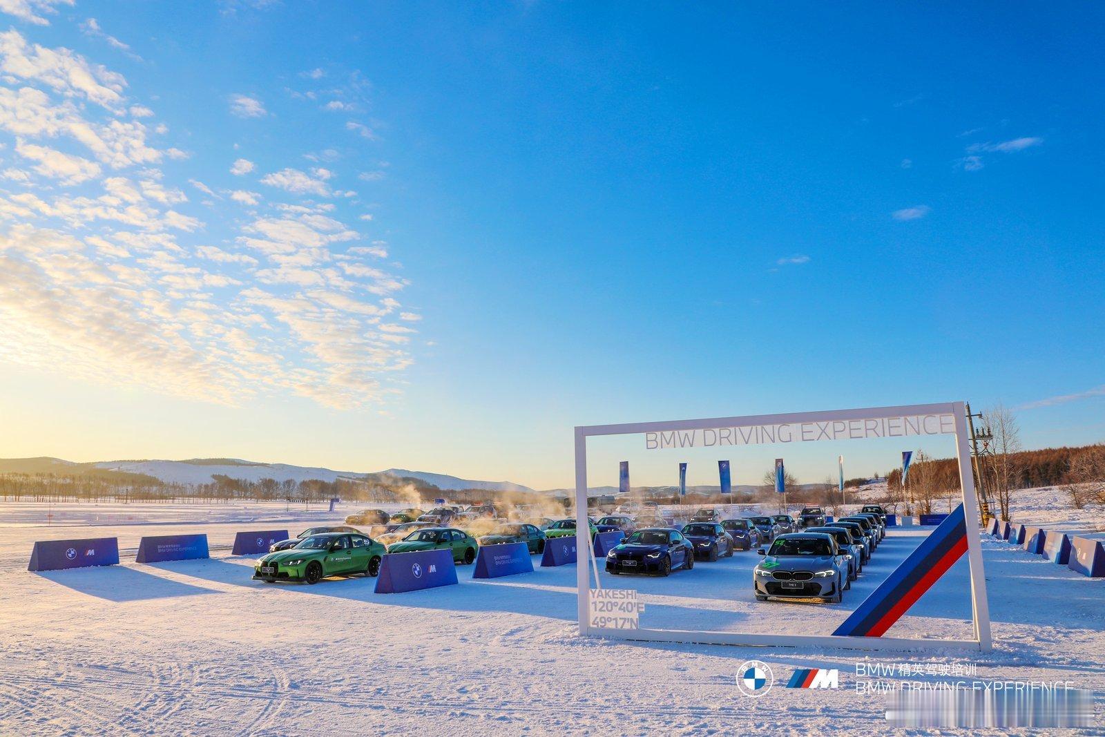 嘿～又是爽开的一天第一次开M2CS在雪里漂移轴距短 车轻 马力大 真的无敌！今天