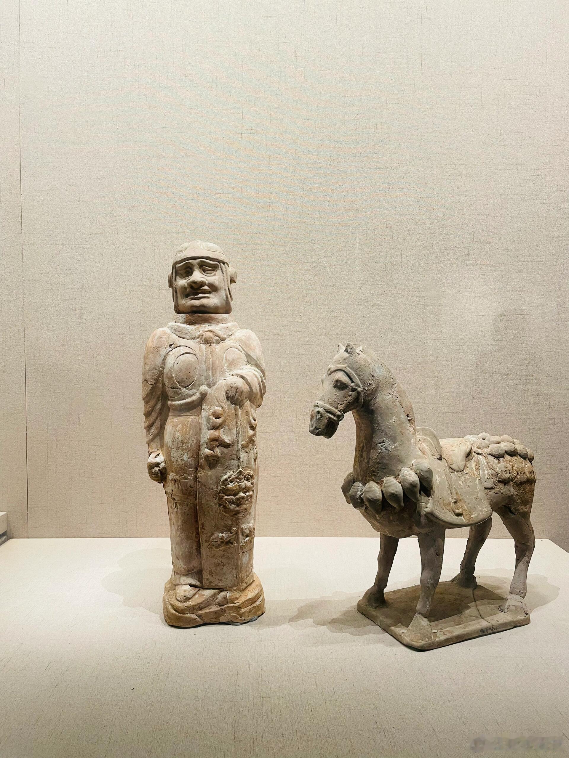 徐州博物馆是一座集历史文化展示、艺术鉴赏与教育科普于一体的综合性博物馆，以下是关