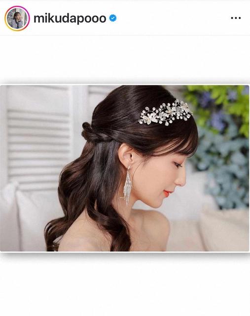 拳击举牌女郎
拳击举牌女郎，日本格斗赛事（如K-1、RIZIN等）中常见的角色。