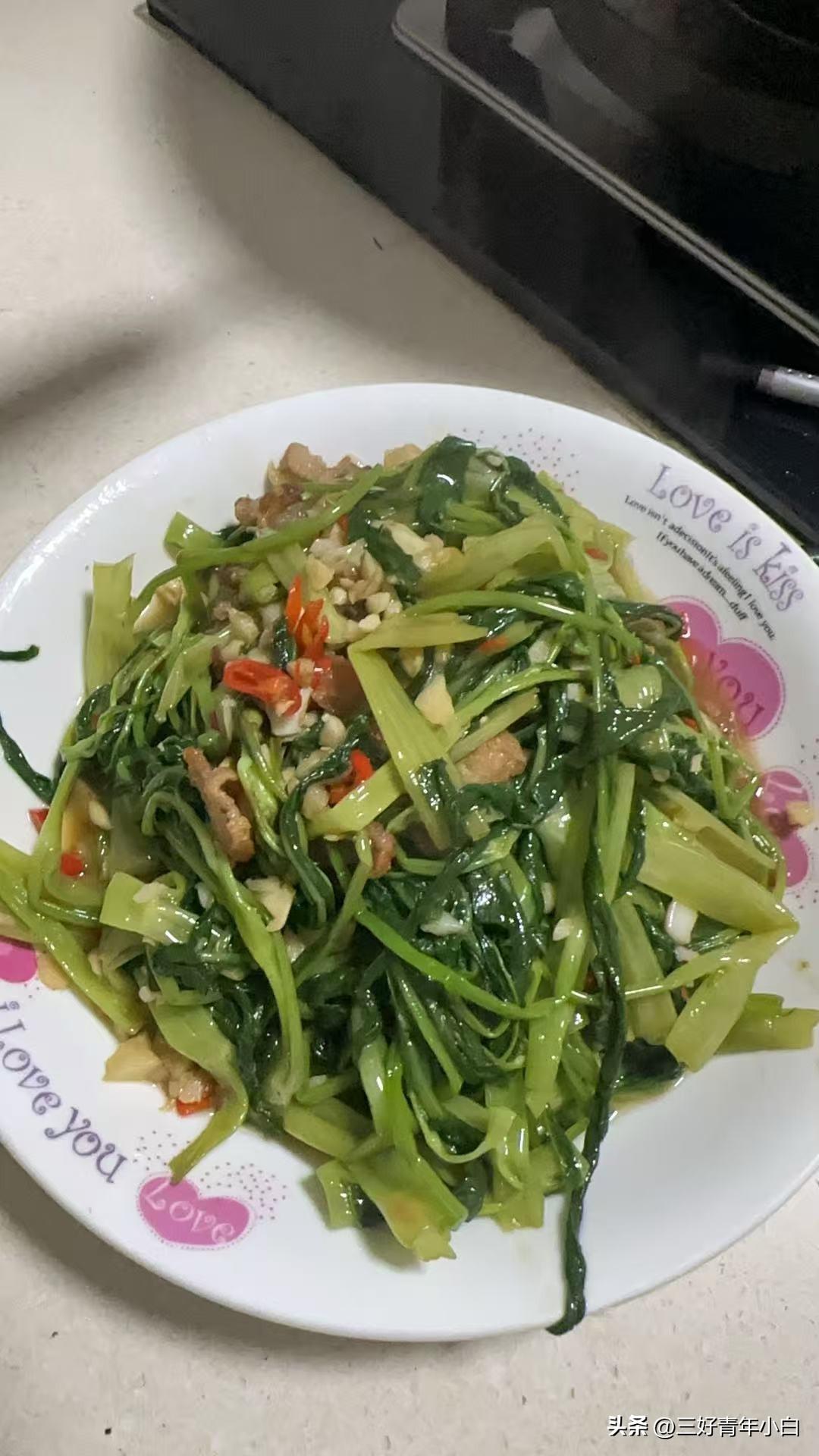 ​全新猛士M817简直是硬派SUV里的科技先锋！它配备华为乾崑896线激光雷达、