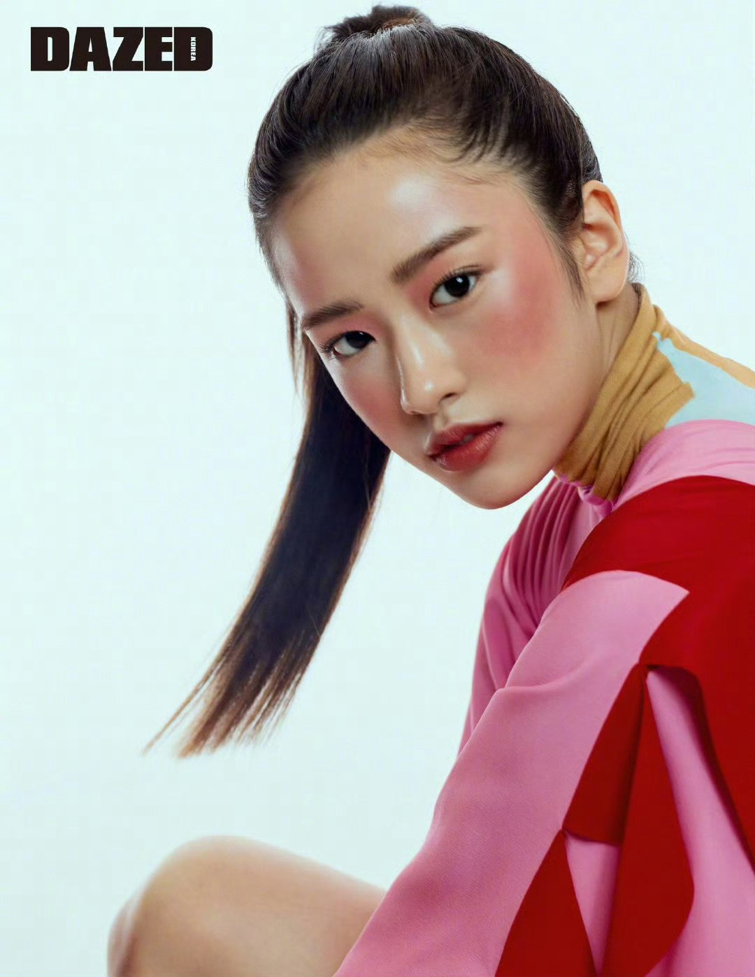 张元英与安宥真杂志封面一览——安宥真这个妆容像不像半岛北边来的？