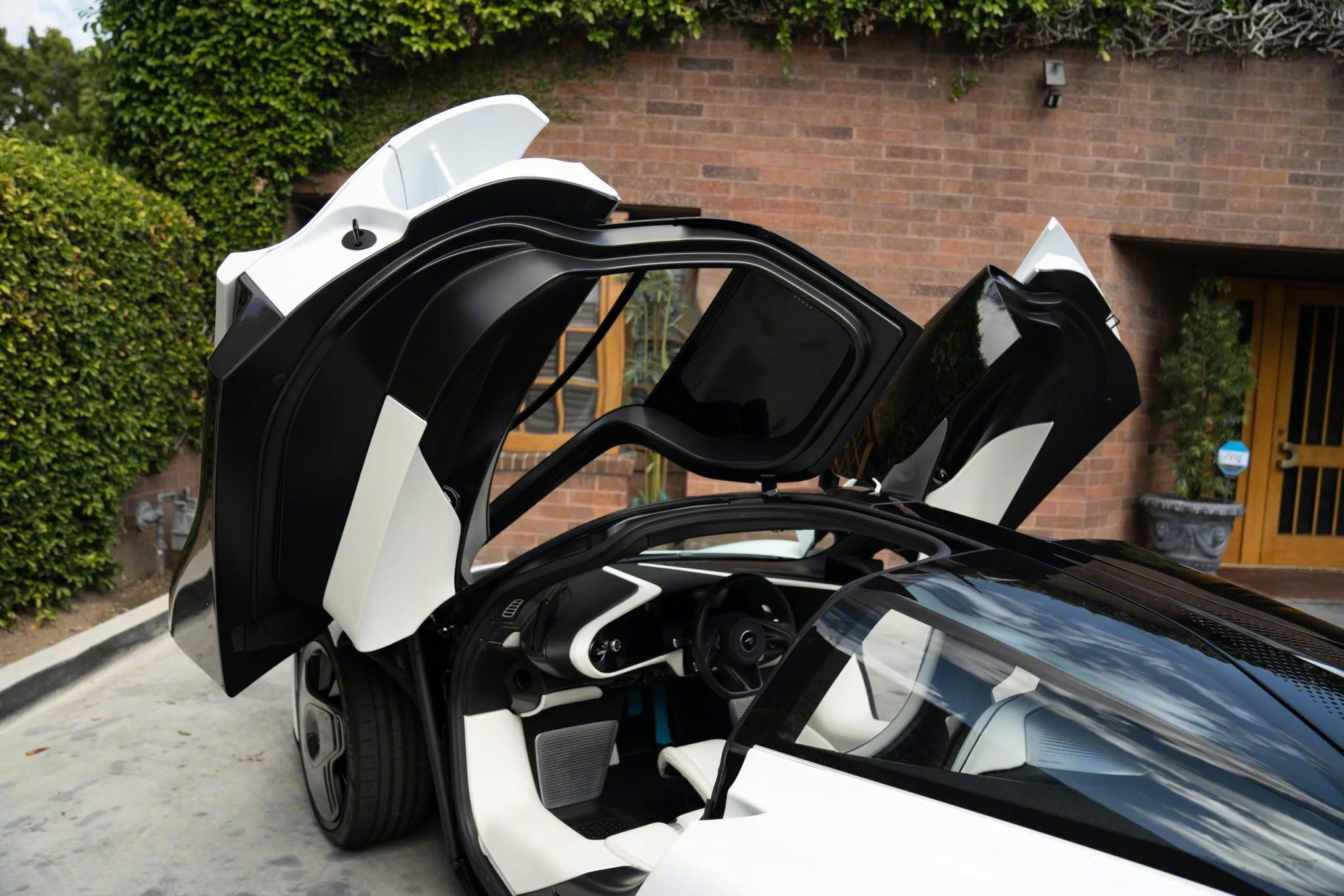 迈凯伦McLaren Speedtail，一枚超级艺术品！